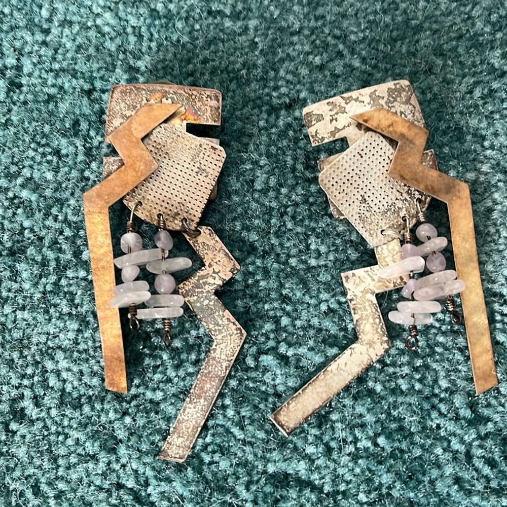 Earrings the 80’s style.